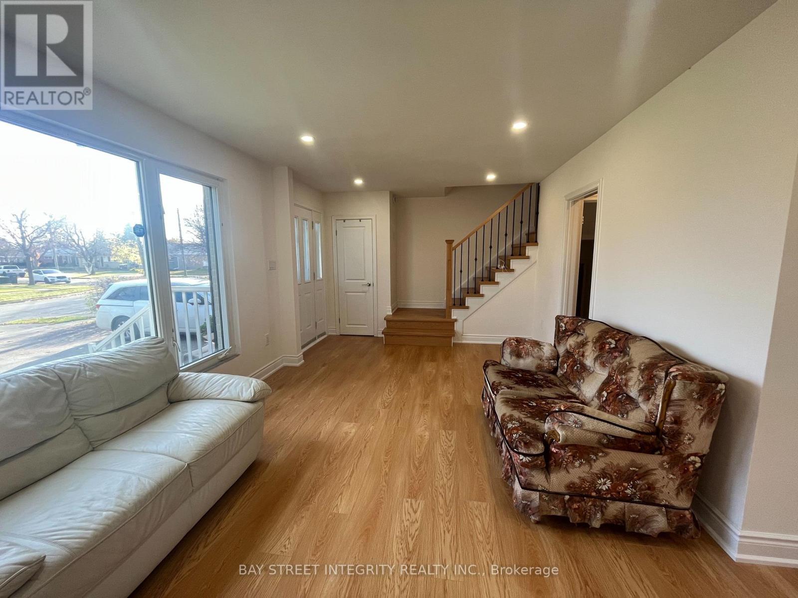 26 Morpeth Road, Brampton, Ontario  L6W 2Z2 - Photo 2 - W13229336