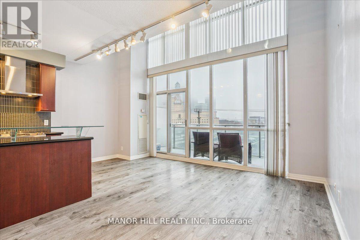 513 - 220 Burnhamthorpe Road W, Mississauga, Ontario  L5B 4N4 - Photo 2 - W13229344