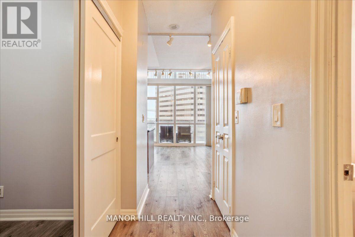 513 - 220 Burnhamthorpe Road W, Mississauga, Ontario  L5B 4N4 - Photo 3 - W13229344