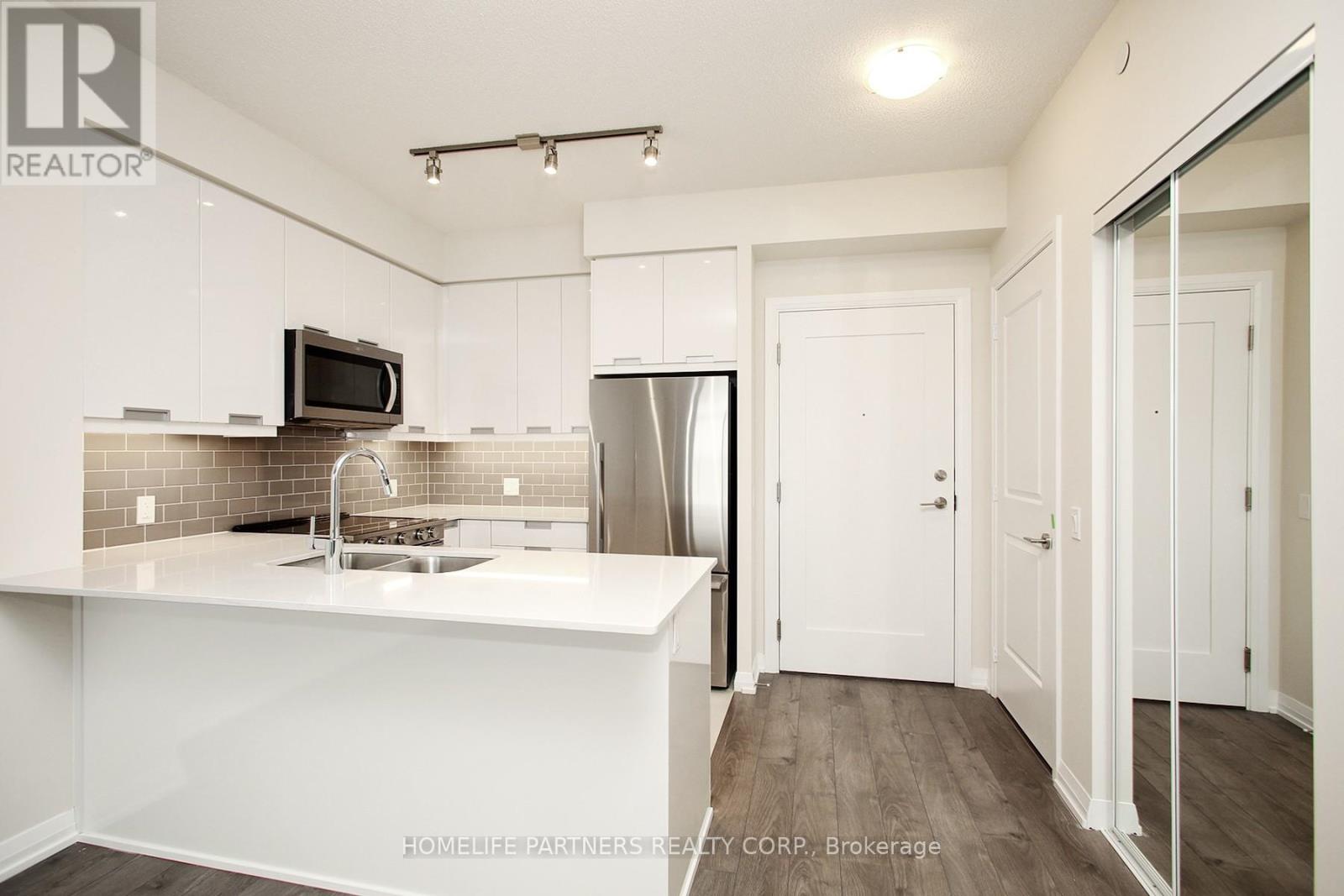 720 - 35 Watergarden Drive, Mississauga, Ontario  L5R 0G8 - Photo 4 - W13229452