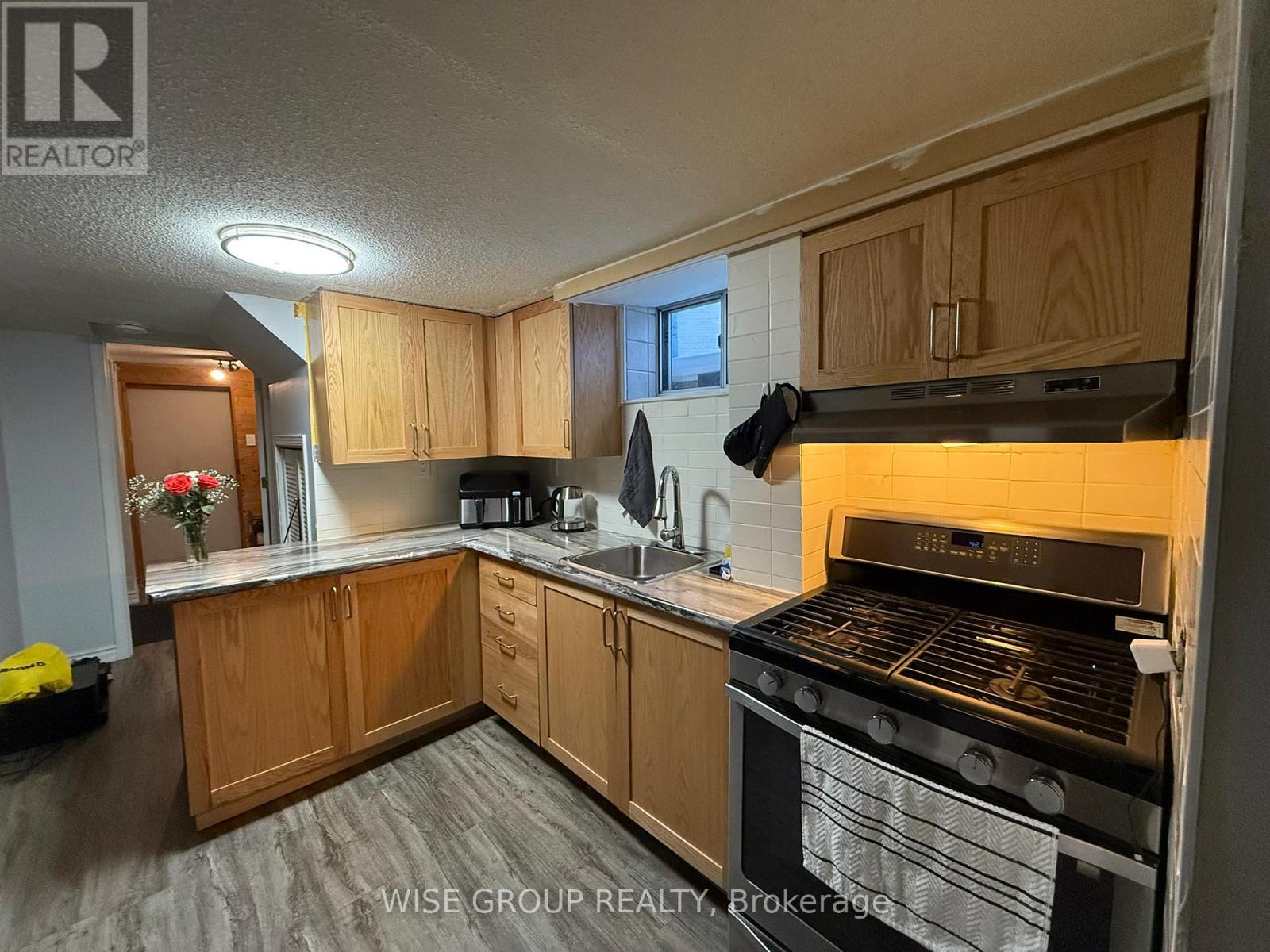 Bsmt - 18 Sonnet Court, Toronto, Ontario  M6L 1J6 - Photo 2 - W13229456