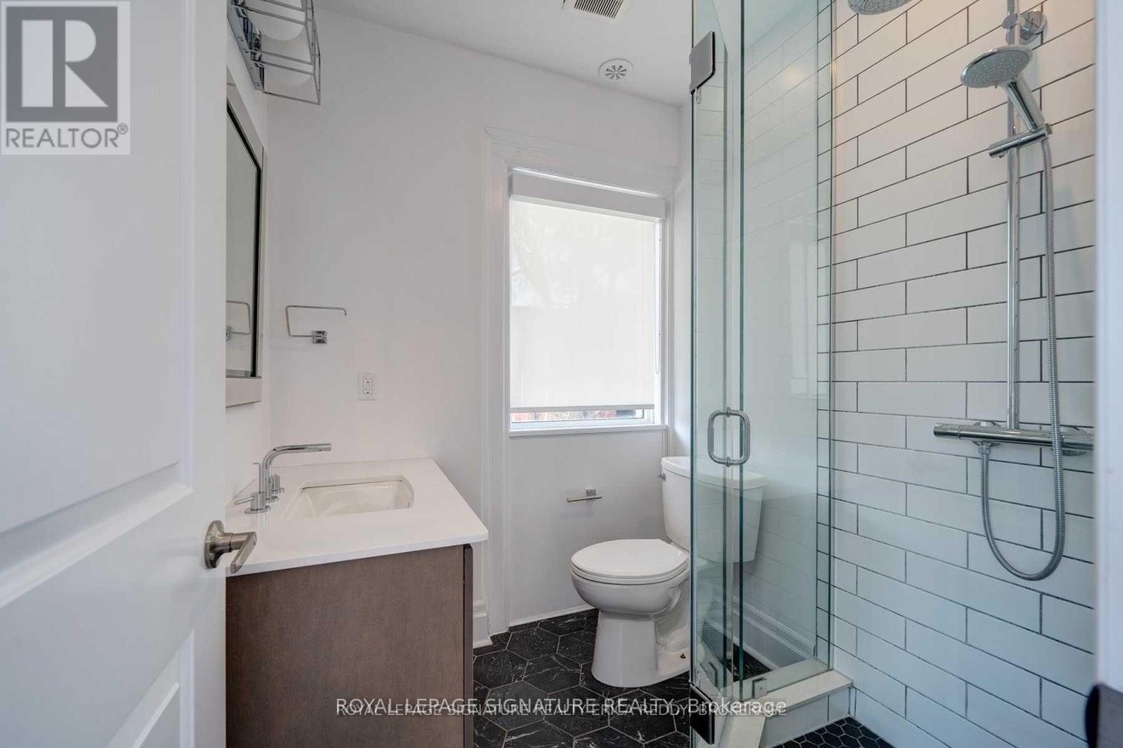2b - 1 Lansdowne Avenue, Toronto, Ontario  M6K 2V7 - Photo 3 - W13229464