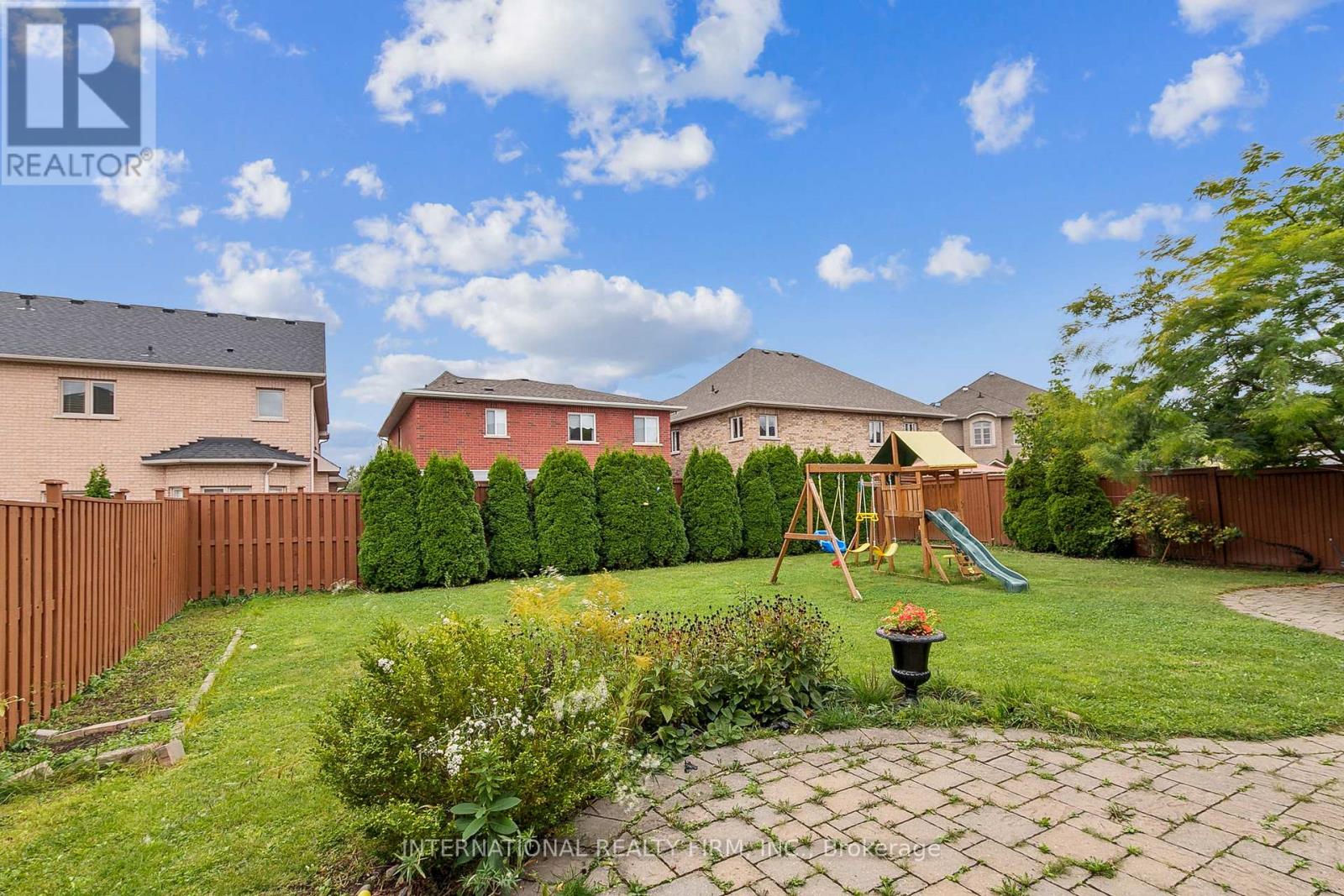 8 Redwillow Road W, Brampton, Ontario  L6P 2A3 - Photo 4 - W13229510