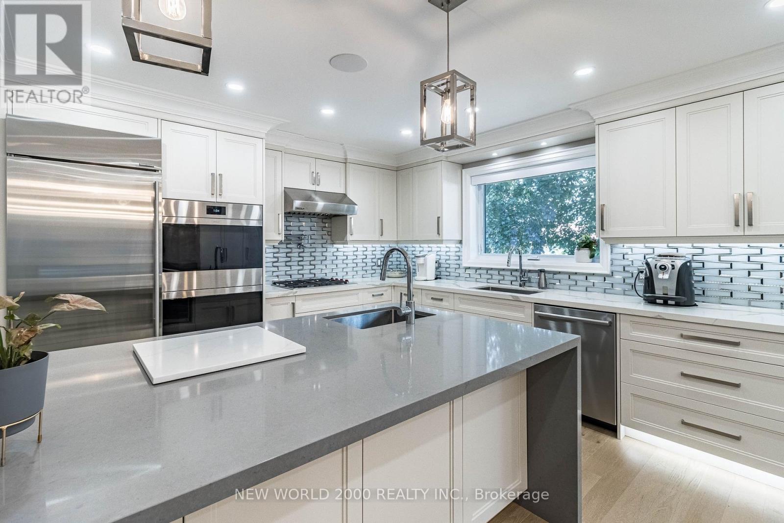 58 Comay Road, Toronto, Ontario  M6M 2L1 - Photo 5 - W13229558