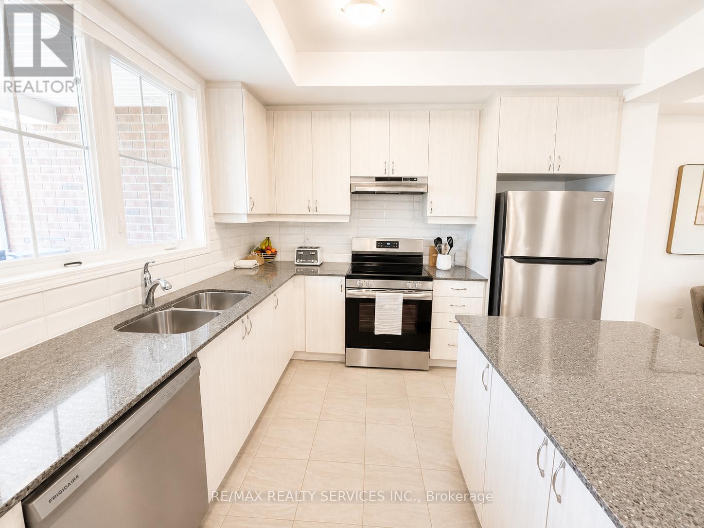 1705 Dance Court, Milton, Ontario  L9E 2A2 - Photo 7 - W13229560