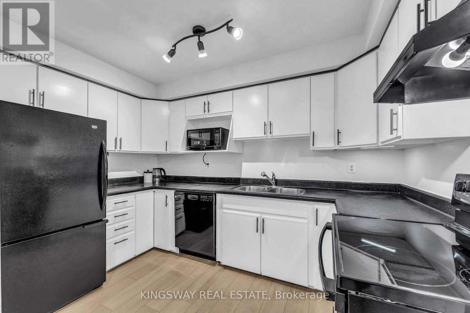 104 - 680 Regency Court, Burlington, Ontario  L7N 3L9 - Photo 8 - W13229574