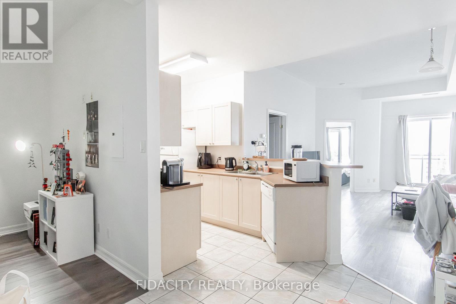 10m - 310 Central Park Drive, Ottawa, Ontario  K2C 4G4 - Photo 4 - X13229724