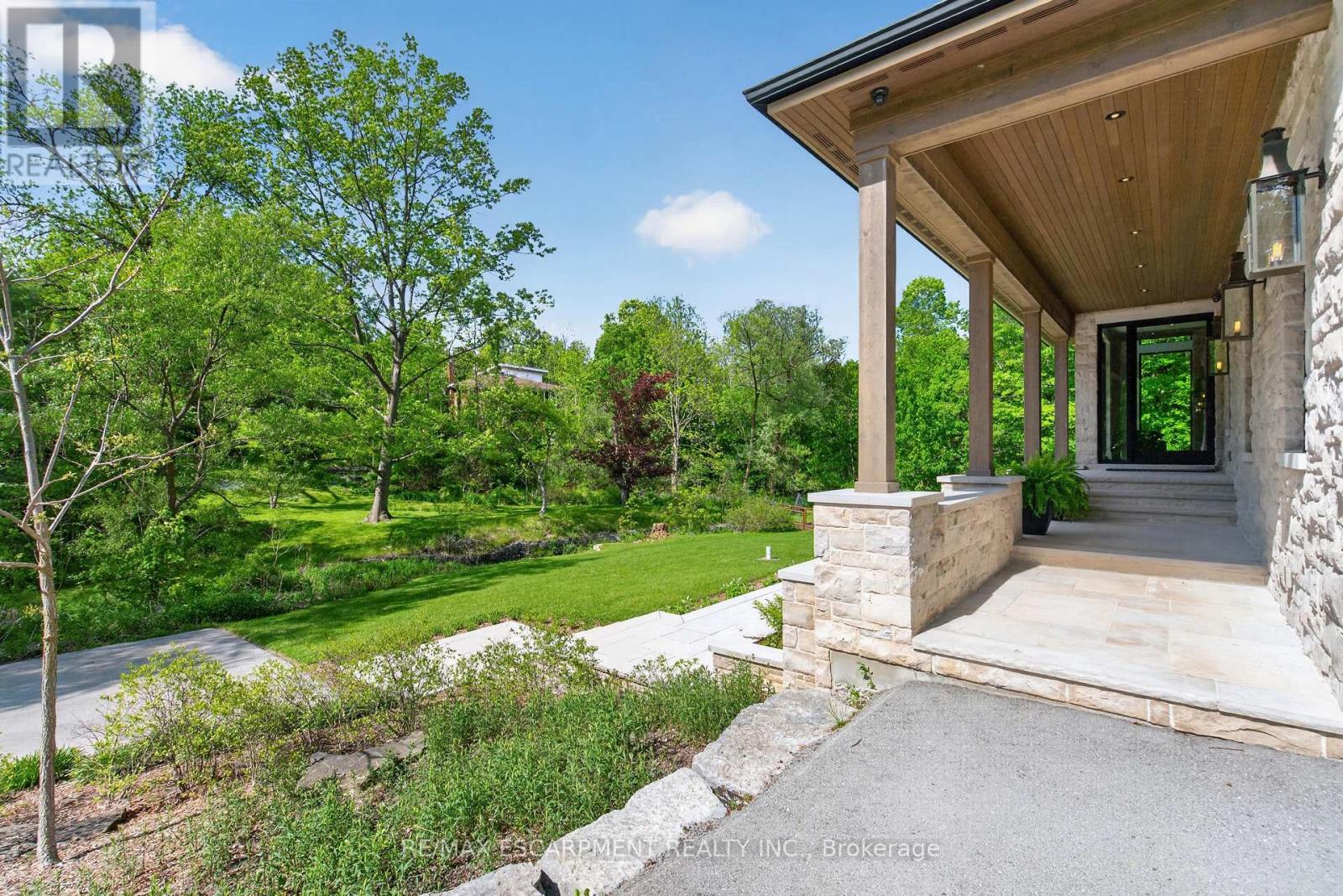 981 Mineral Springs Road, Hamilton, Ontario  L9H 5E3 - Photo 3 - X13229278