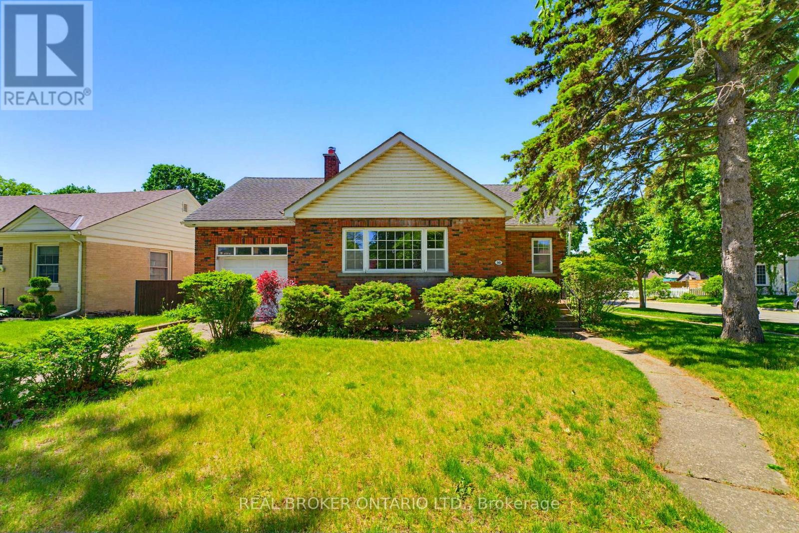 30 LINCOLN AVENUE, Brantford, Ontario