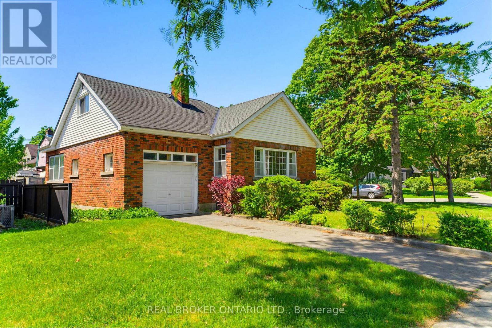 30 Lincoln Avenue, Brantford, Ontario  N3T 4S4 - Photo 2 - X13229364