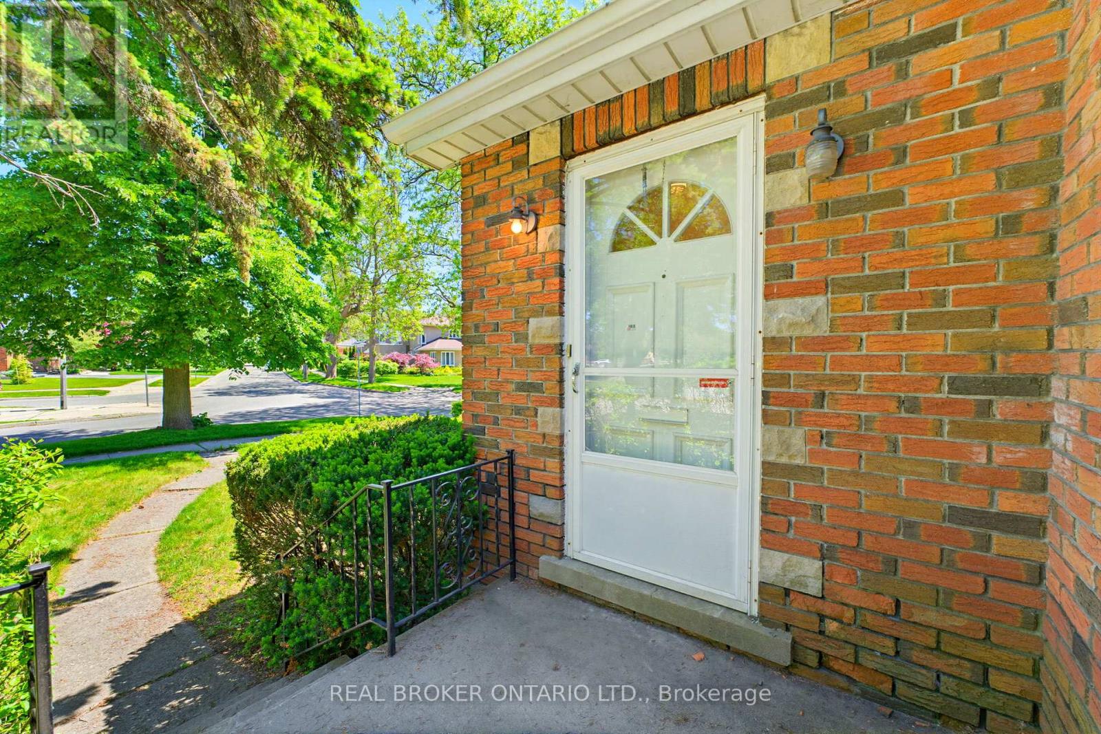 30 Lincoln Avenue, Brantford, Ontario  N3T 4S4 - Photo 4 - X13229364