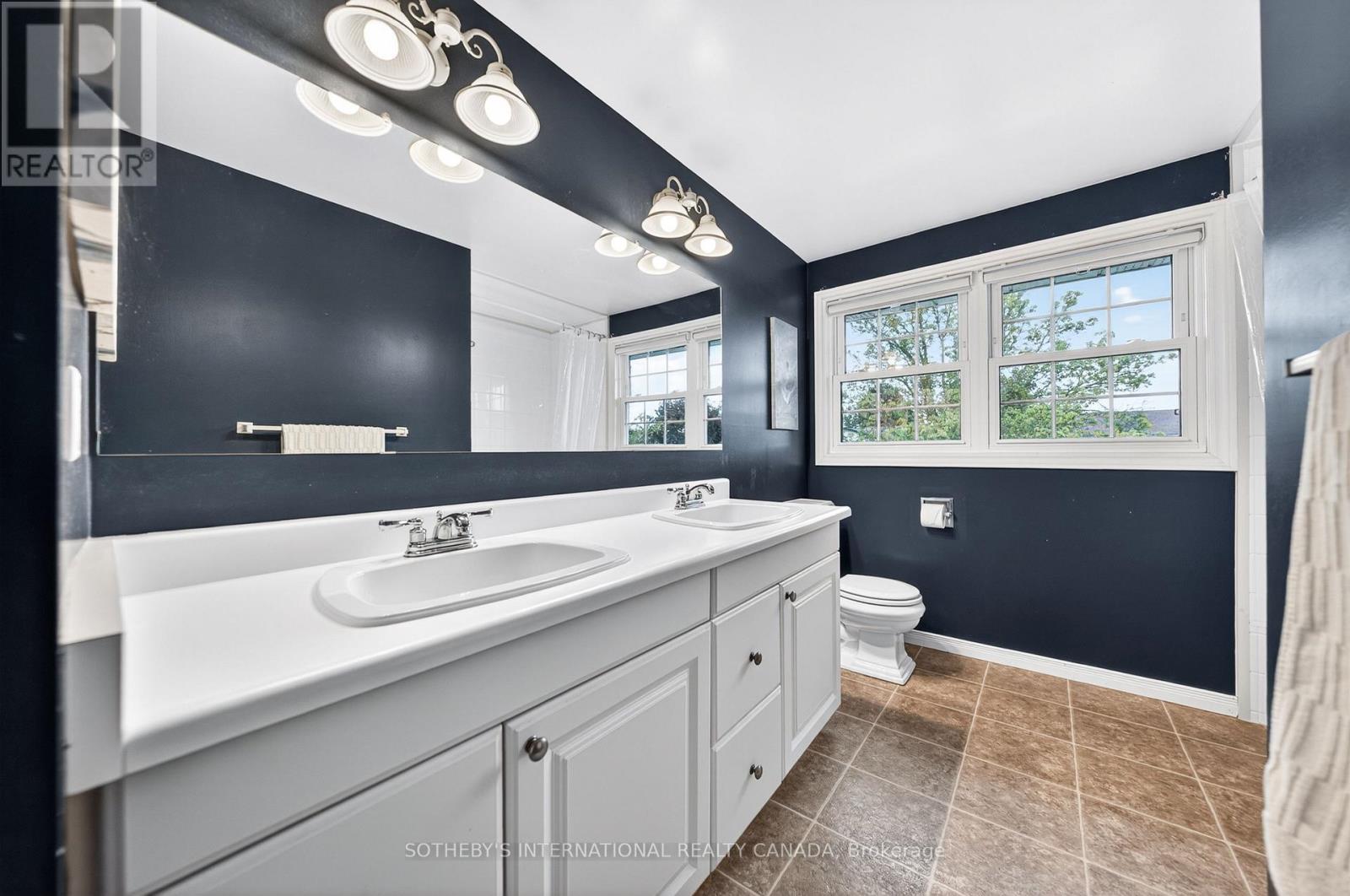 145 Westchester Drive, Kitchener, Ontario  N2B 3L6 - Photo 25 - X13229444