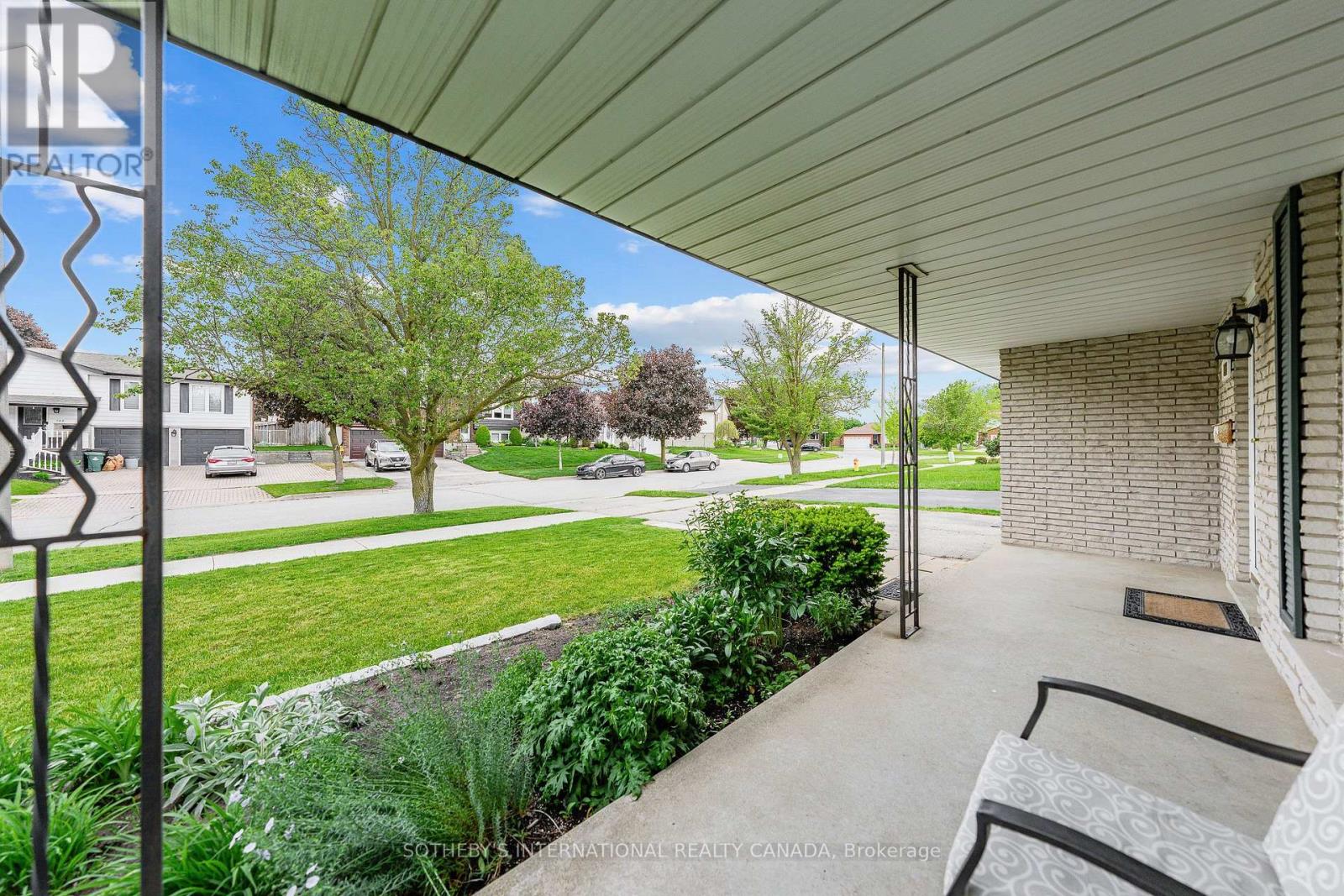145 Westchester Drive, Kitchener, Ontario  N2B 3L6 - Photo 4 - X13229444