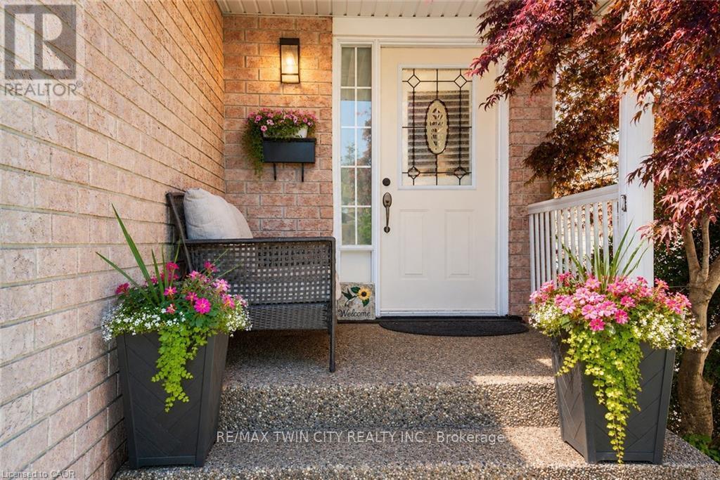 913 Copper Leaf Crescent, Kitchener, Ontario  N2E 3W1 - Photo 7 - X13229454