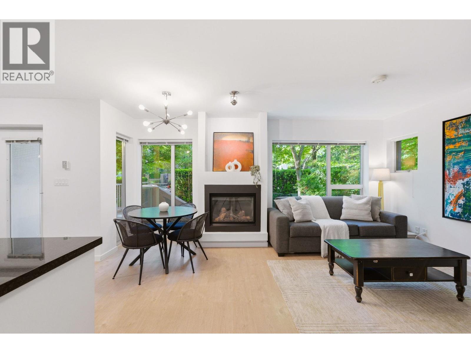 Th1 1288 Chesterfield Avenue, North Vancouver, British Columbia  V7M 0B1 - Photo 2 - R3130955