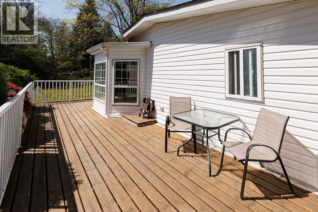 760 Hillcrest Road, Gibsons, British Columbia  V0N 1V9 - Photo 2 - R3131005
