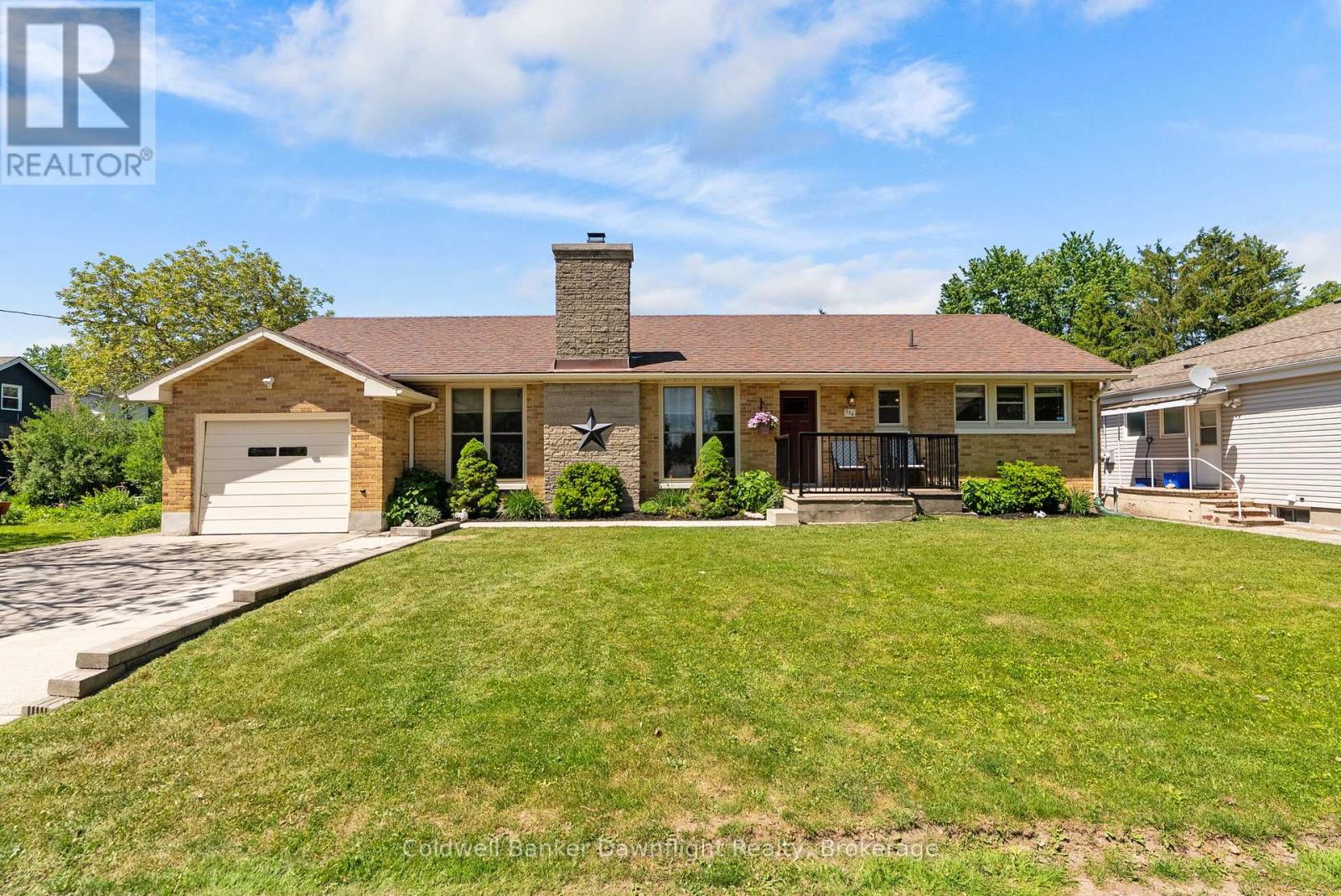 116 Sanders Street E, South Huron, Ontario  N0M 1S1 - Photo 1 - X13229694