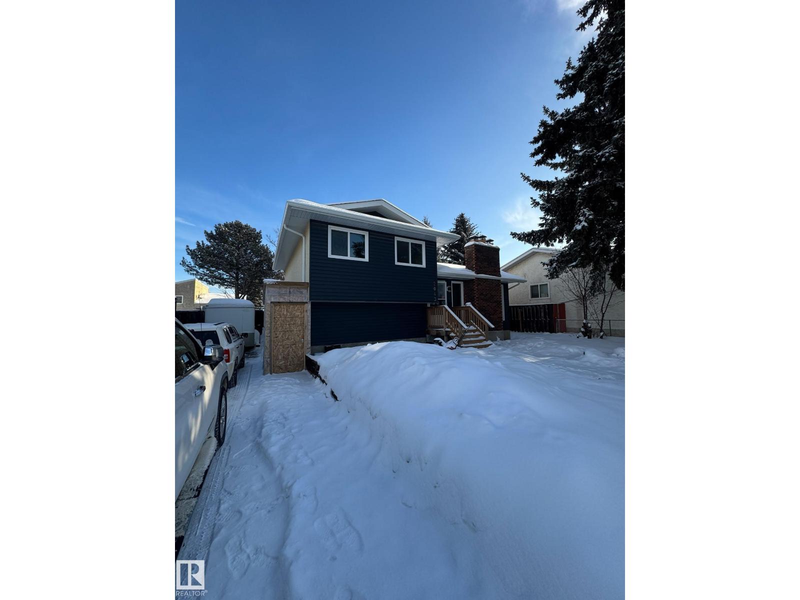 2043 49a Nw, Edmonton, Alberta  T6L 2W9 - Photo 1 - E4491296