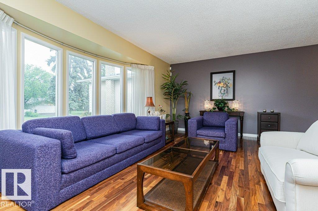 10543 35 Av Nw, Edmonton, Alberta  T6J 2M1 - Photo 2 - E4491297