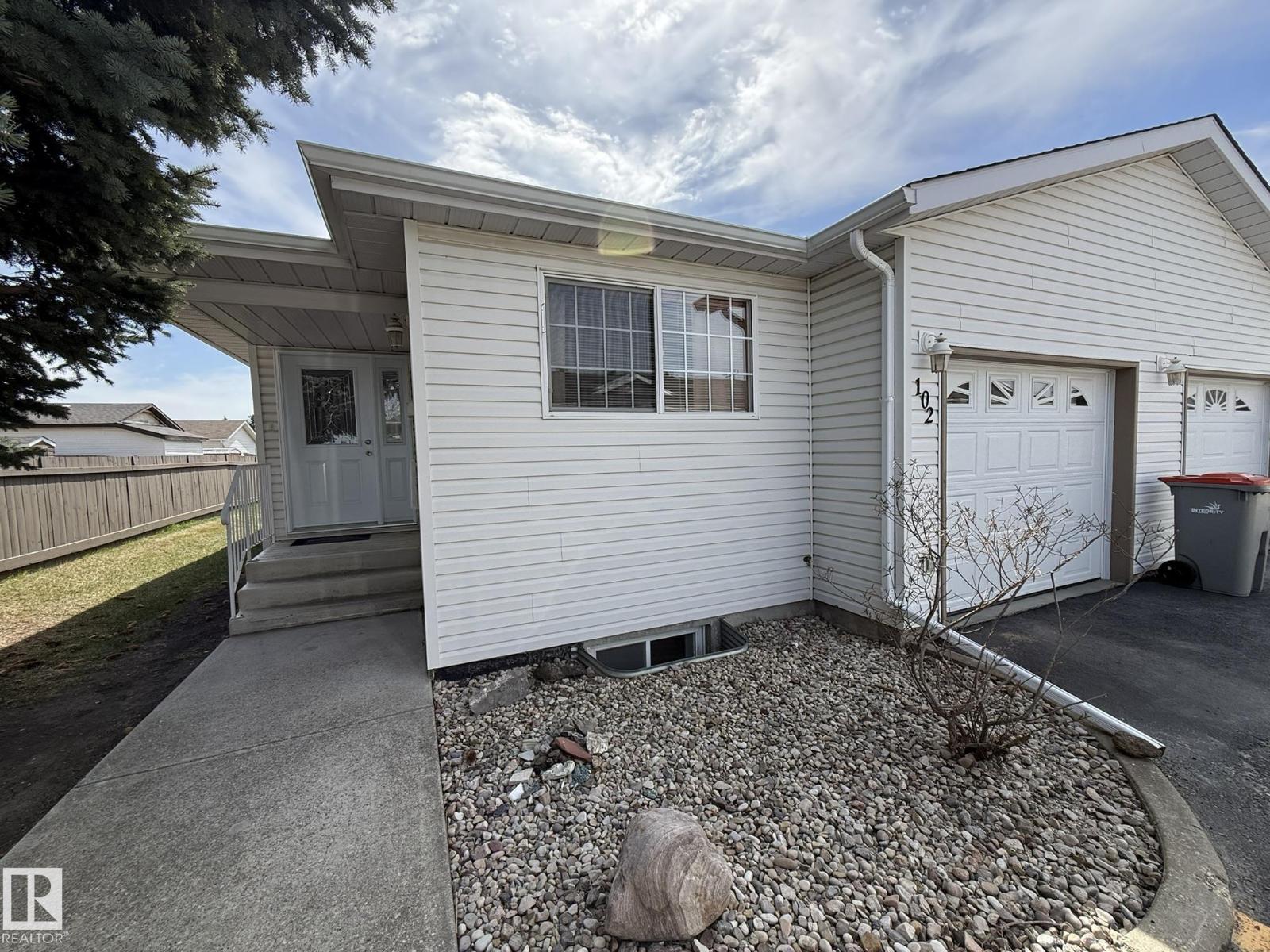 #102 4610 50 AV, stony plain, Alberta