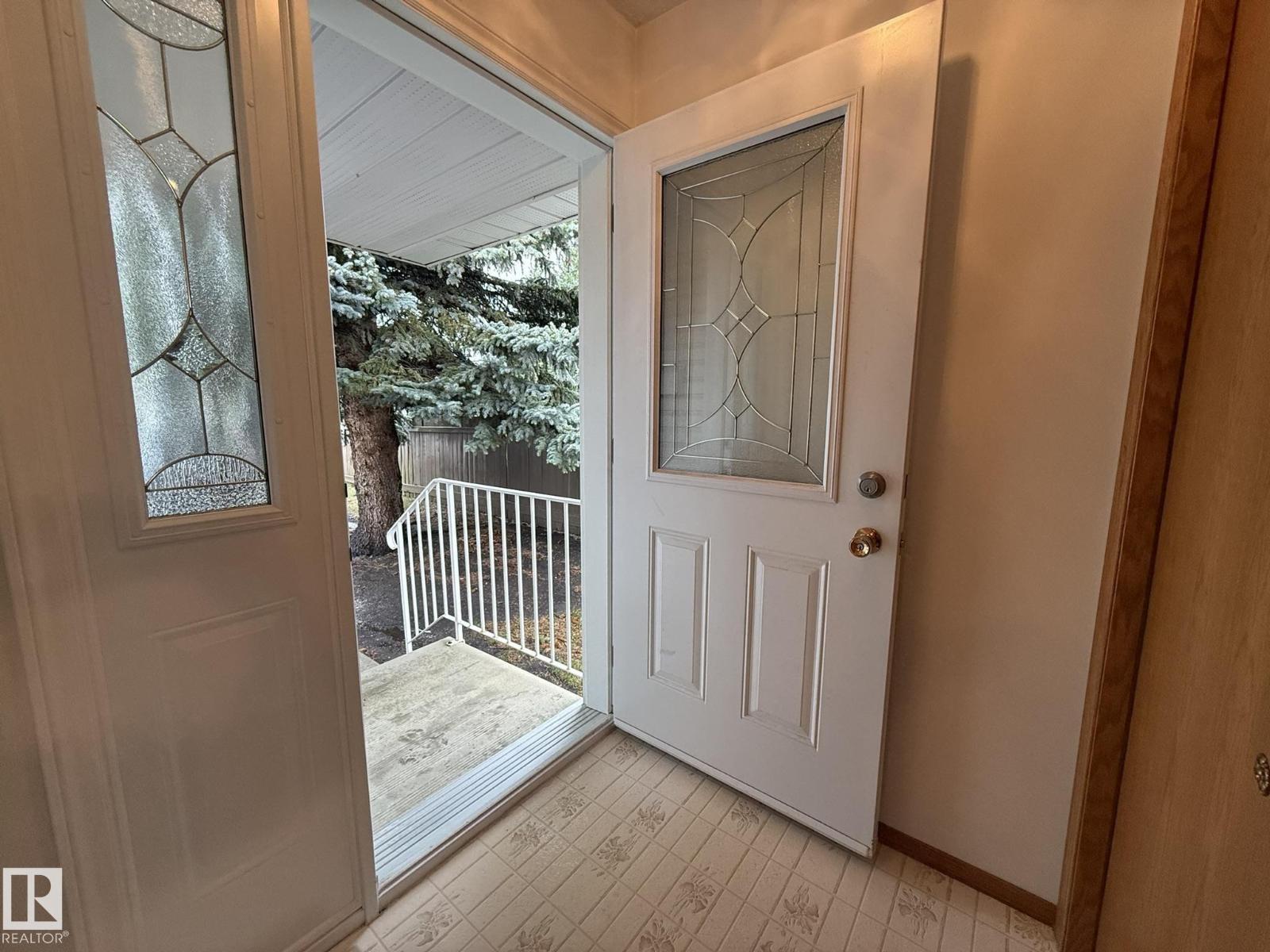 #102 4610 50 Av, Stony Plain, Alberta  T7Z 1P4 - Photo 2 - E4491298