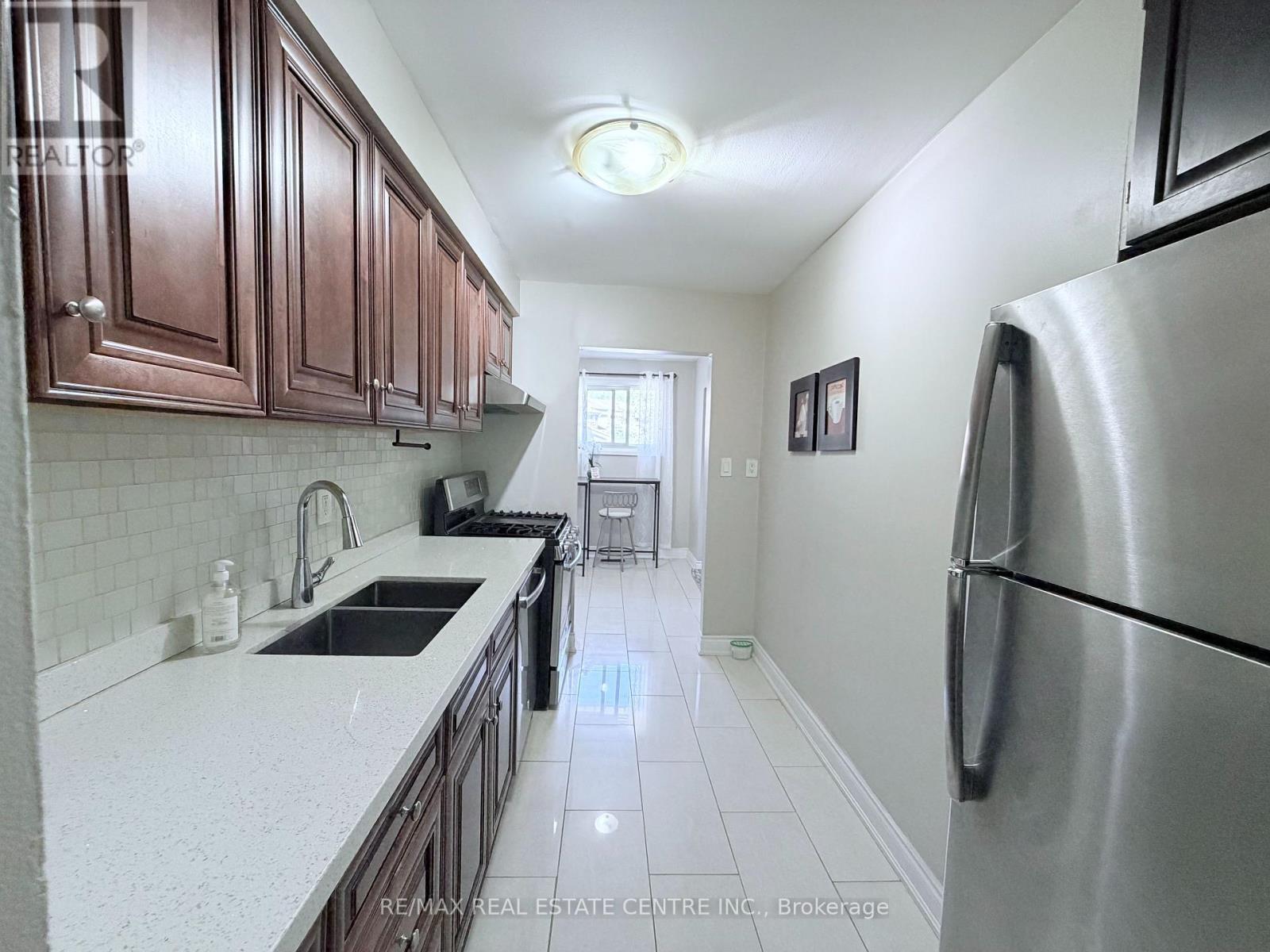 17 - 2755 Windwood Drive, Mississauga, Ontario  L5N 2C8 - Photo 7 - W12953320