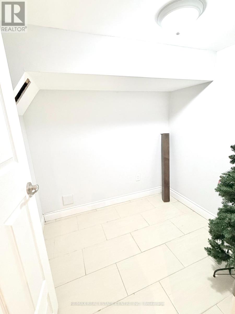 17 - 2755 Windwood Drive, Mississauga, Ontario  L5N 2C8 - Photo 26 - W12953320