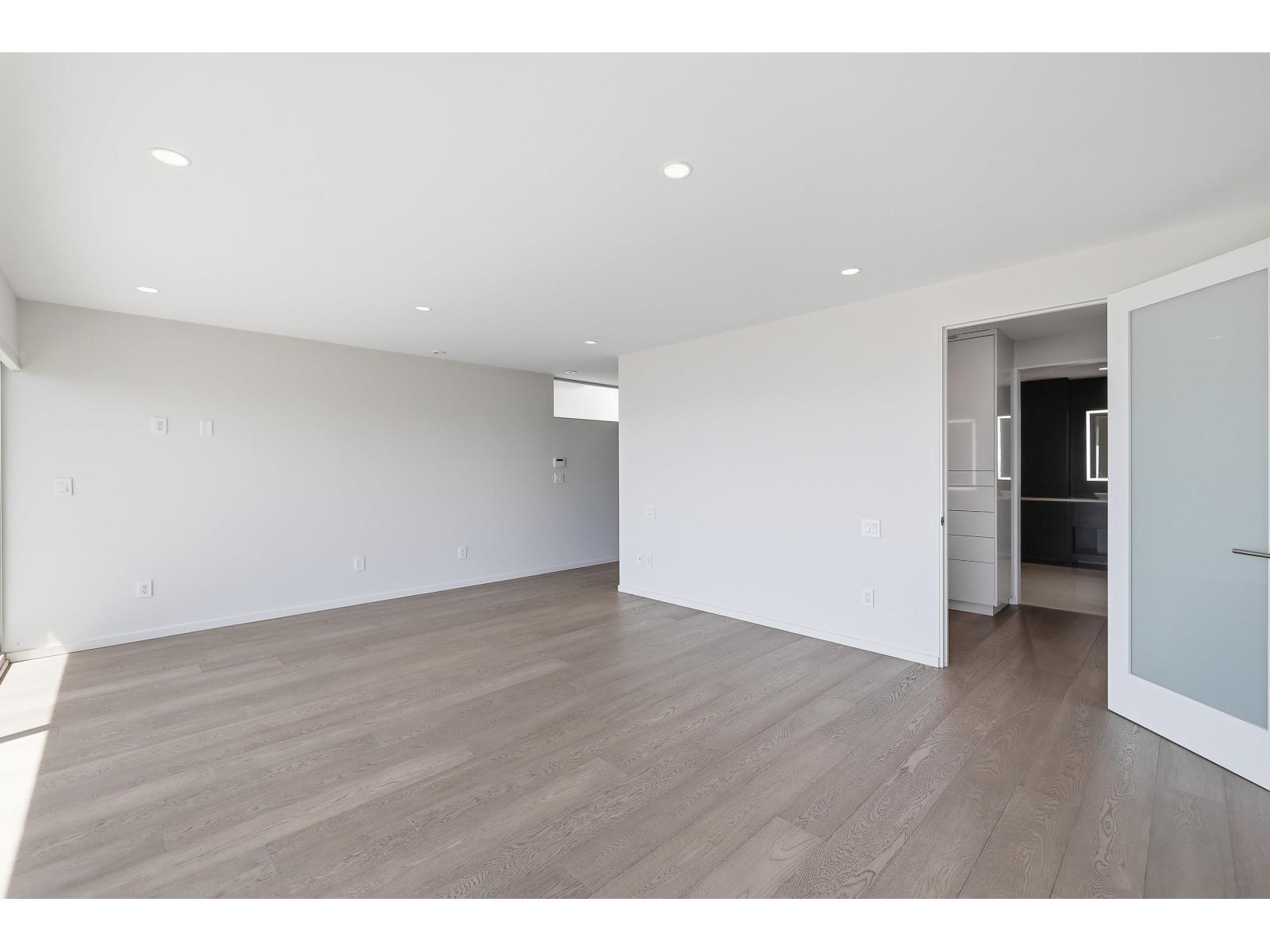 15240 Victoria Avenue, White Rock, British Columbia  V4B 1G6 - Photo 10 - R3131080