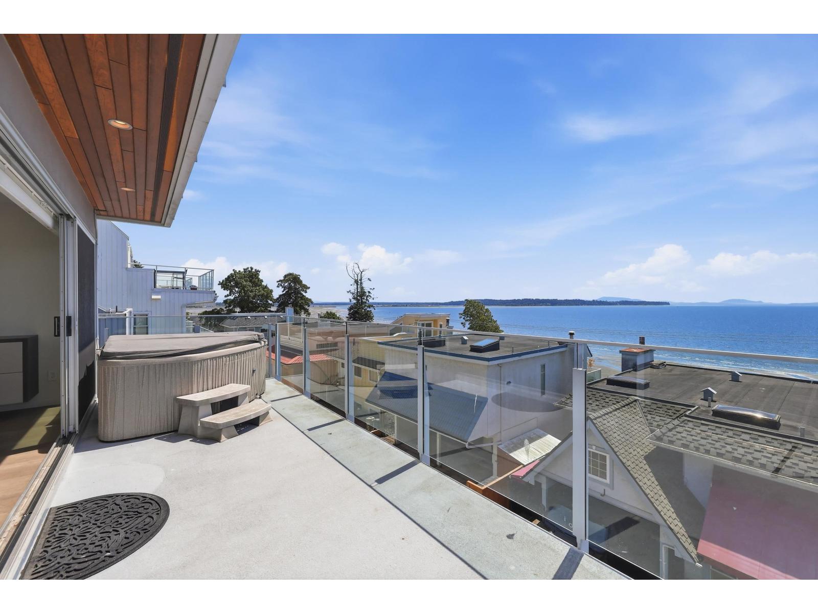 15240 Victoria Avenue, White Rock, British Columbia  V4B 1G6 - Photo 3 - R3131080