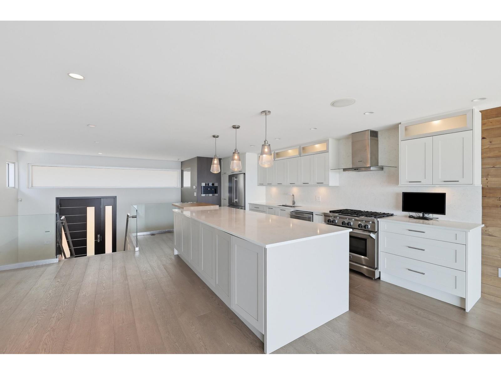15240 Victoria Avenue, White Rock, British Columbia  V4B 1G6 - Photo 7 - R3131080