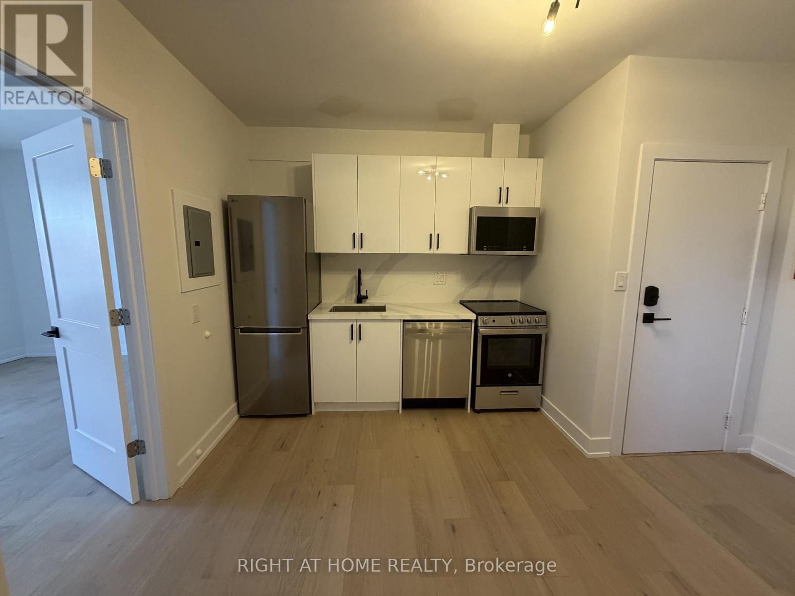 201 - 2245 Dundas Street W, Toronto, Ontario  M6R 1X6 - Photo 2 - W13229642