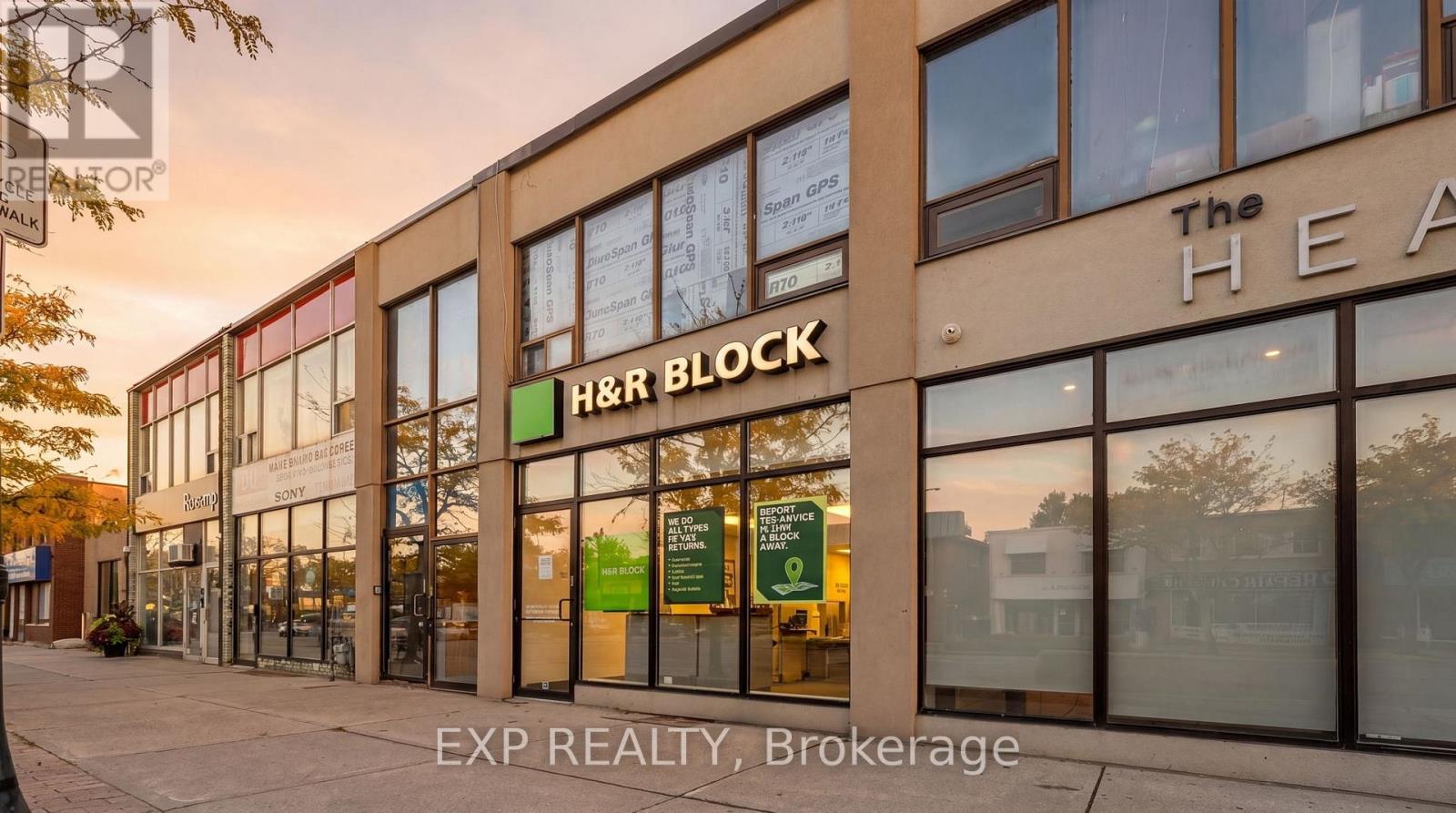 258 Lakeshore Road E, Mississauga, Ontario  L5G 1G9 - Photo 2 - W13229686