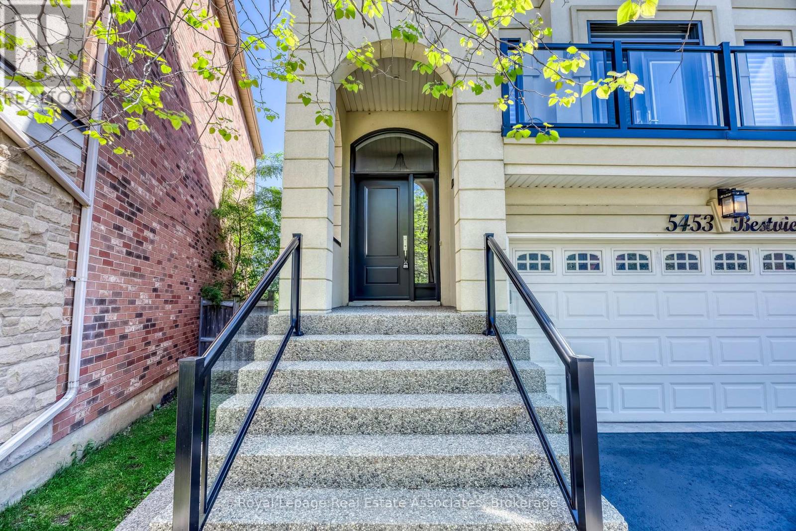 5453 Bestview Way, Mississauga, Ontario  L5M 0B1 - Photo 2 - W13229706