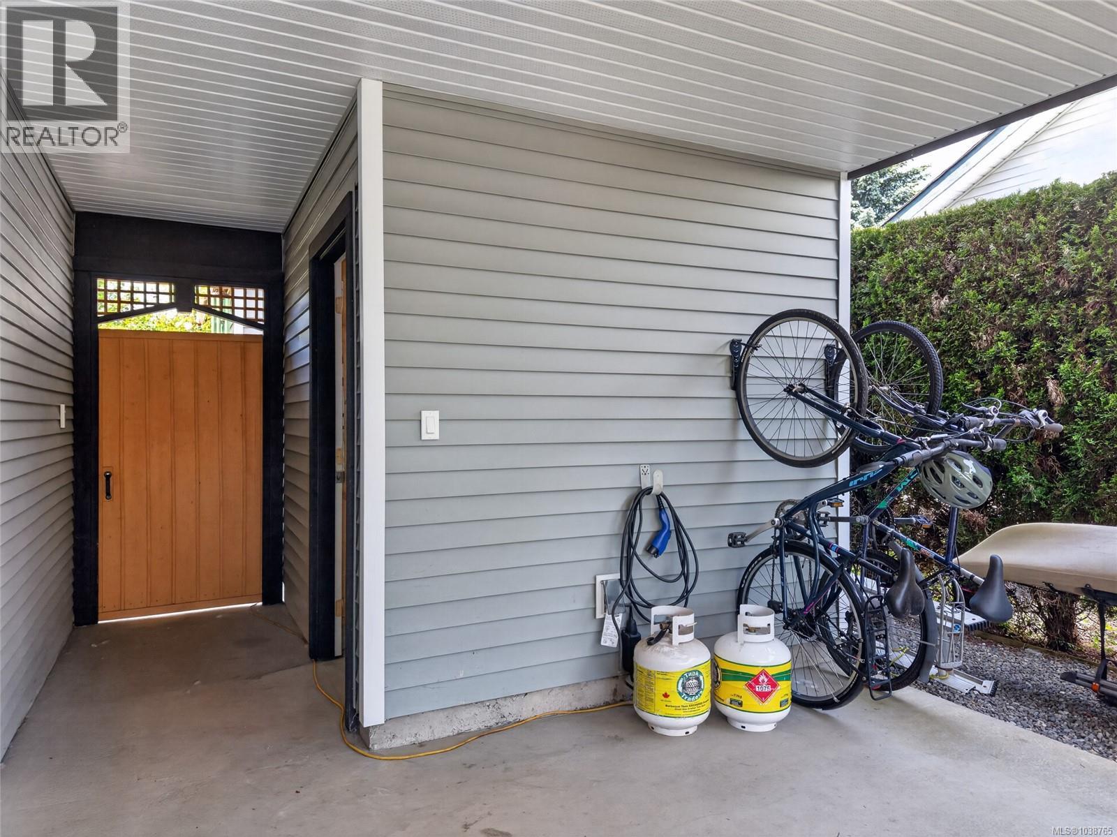3305 Ninth St, Cumberland, British Columbia  V0R 1S0 - Photo 12 - 1038765
