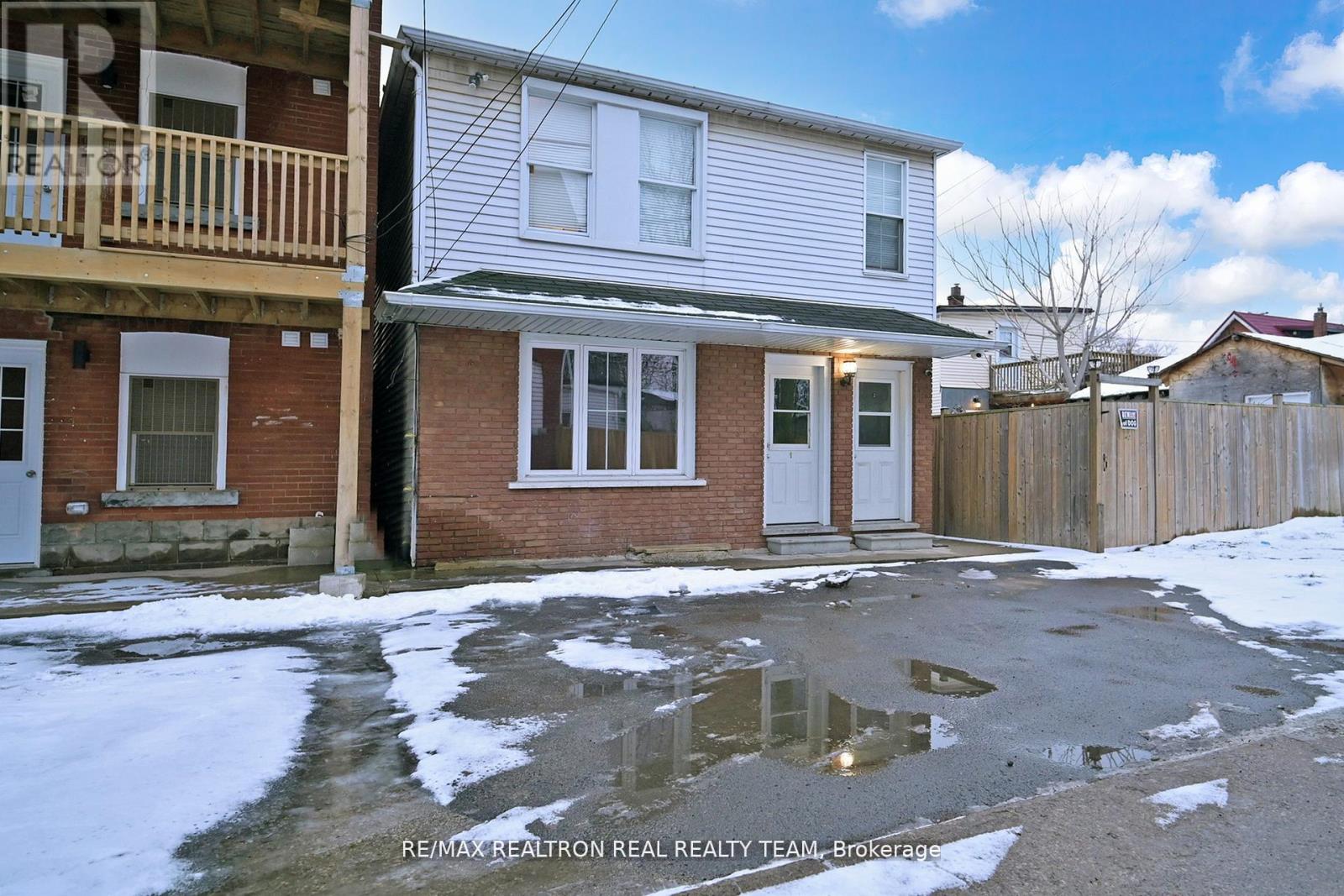 #c2 - 1129 Cannon Street E, Hamilton, Ontario  L8L 2J7 - Photo 2 - X13229712