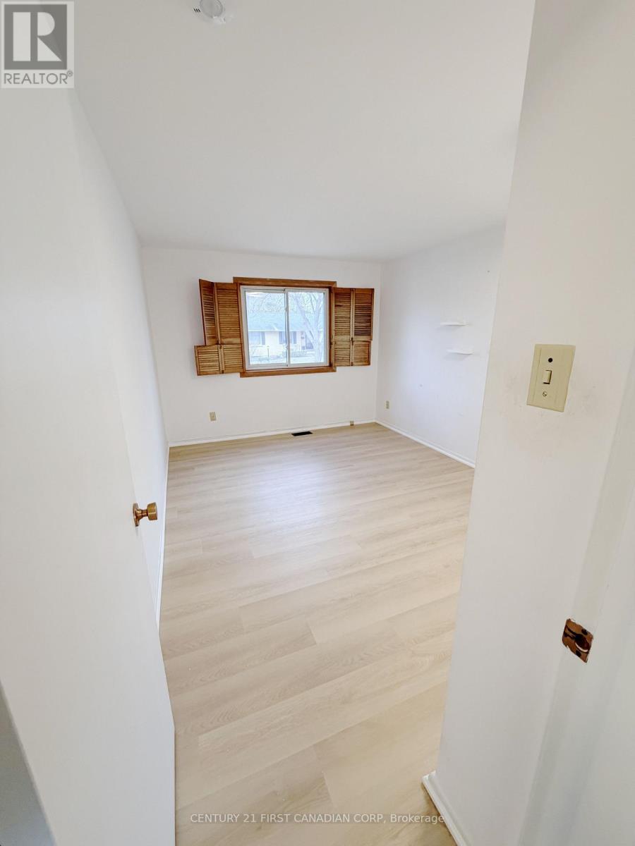 Upper Level - 711 Algoma Avenue, London North, Ontario  N5X 1W4 - Photo 13 - X13229946