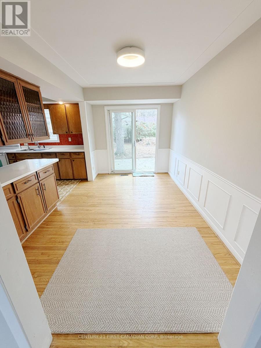 Upper Level - 711 Algoma Avenue, London North, Ontario  N5X 1W4 - Photo 5 - X13229946