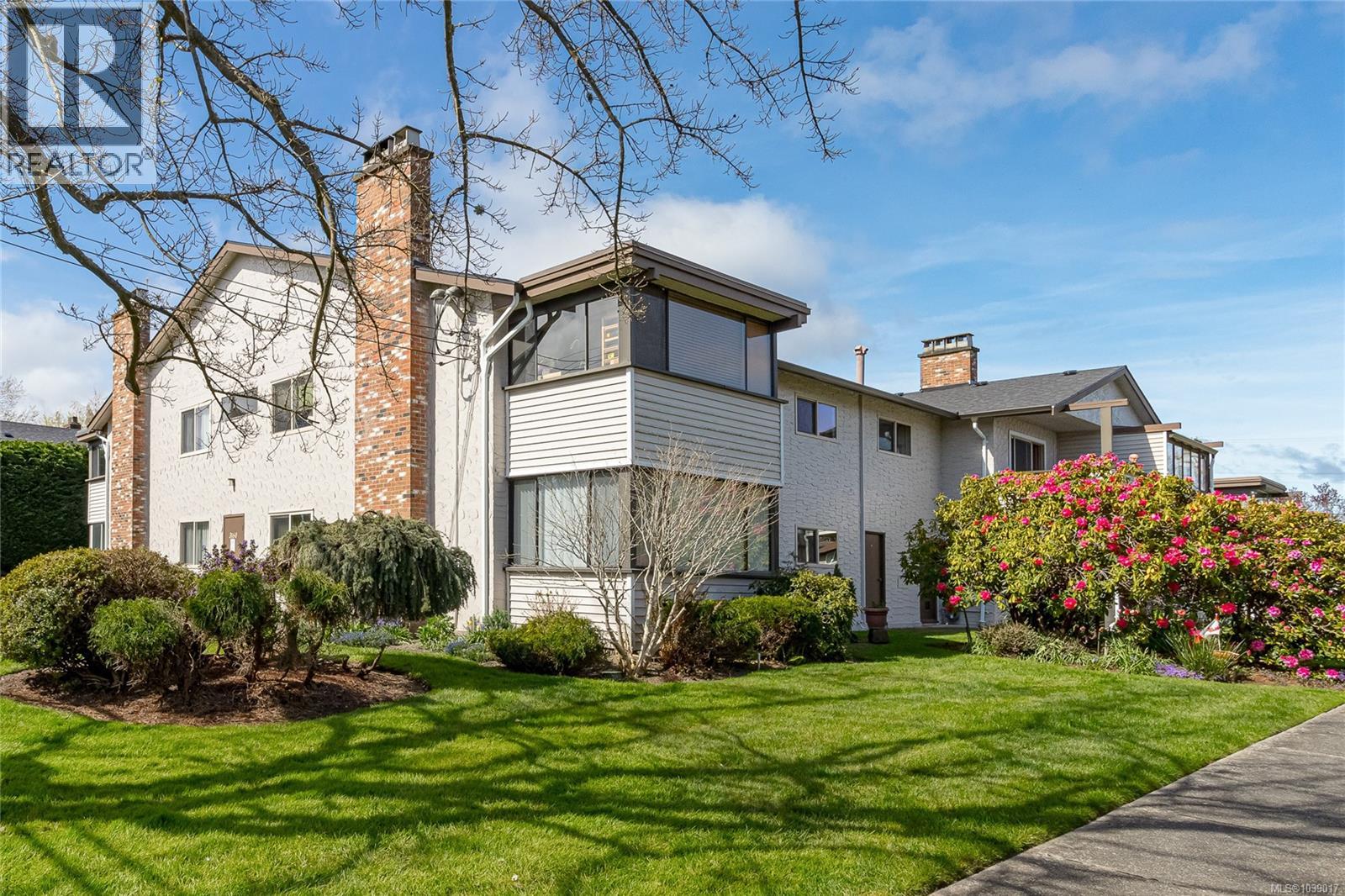 205 3160 Irma St, Victoria, British Columbia
