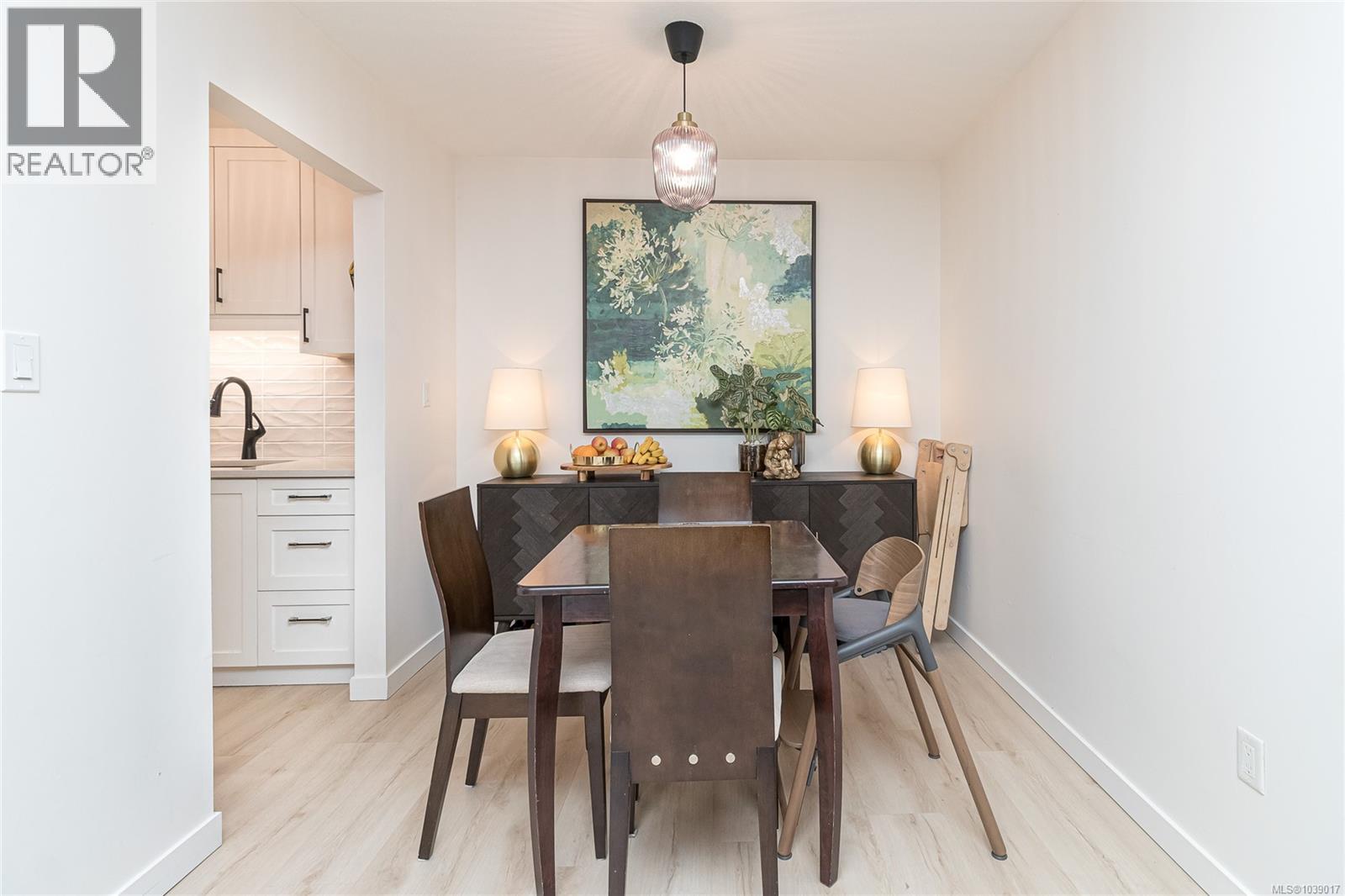 205 3160 Irma St, Victoria, British Columbia  V9A 1S8 - Photo 13 - 1039017