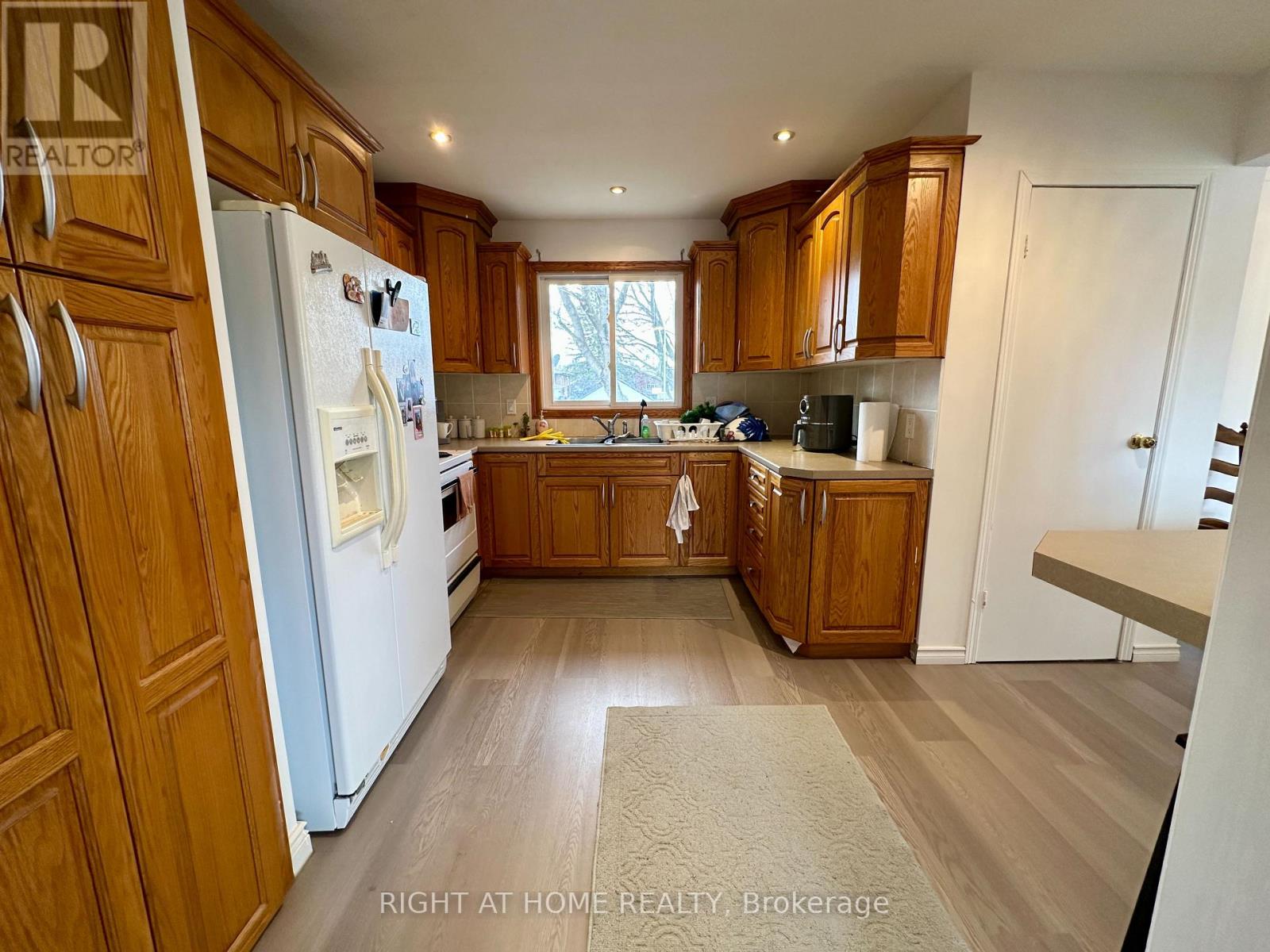 16 Rowanwood Avenue, Brant, Ontario  N3S 7B6 - Photo 4 - X12935932
