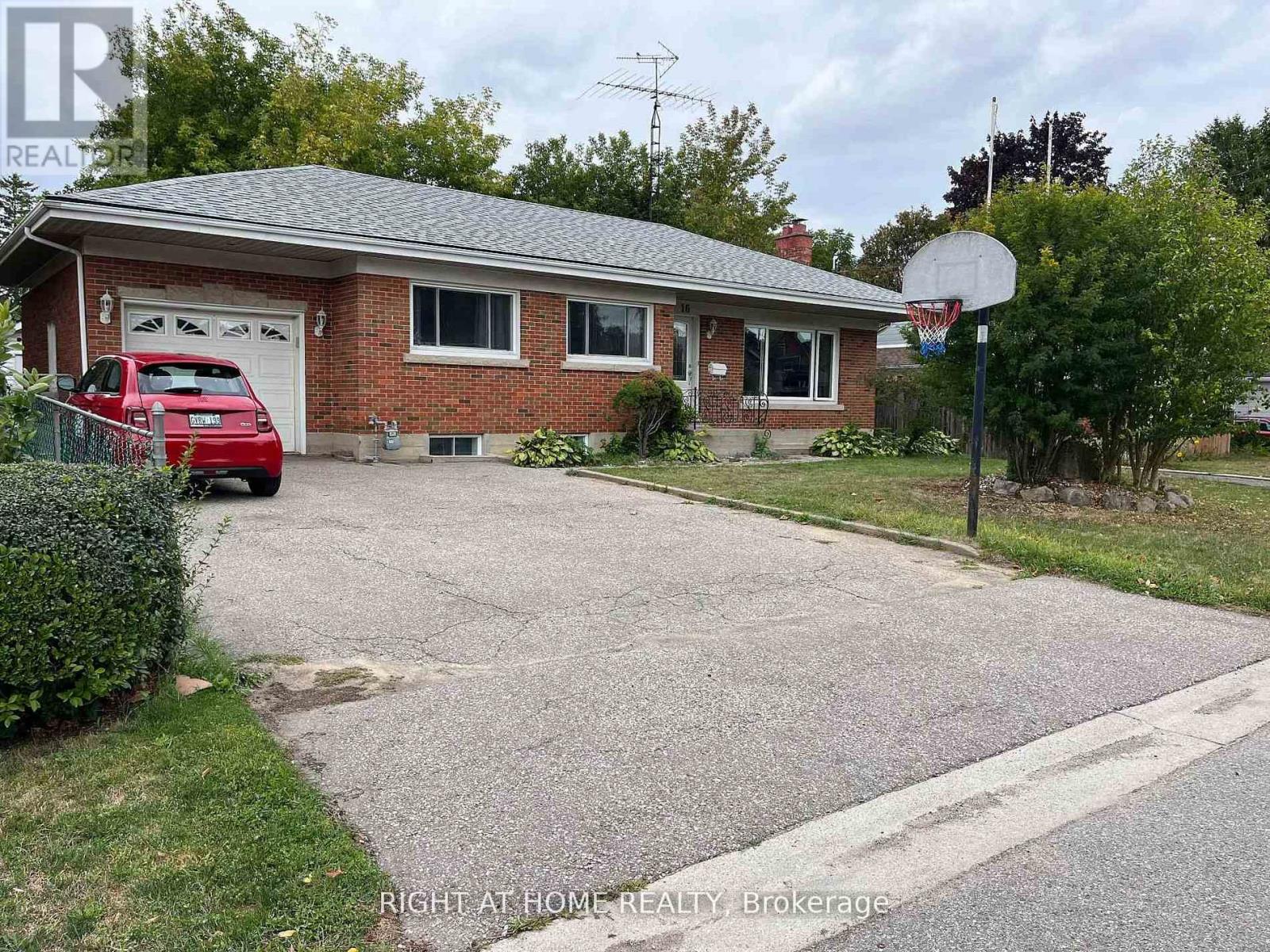 16 ROWANWOOD AVENUE, Brant, Ontario