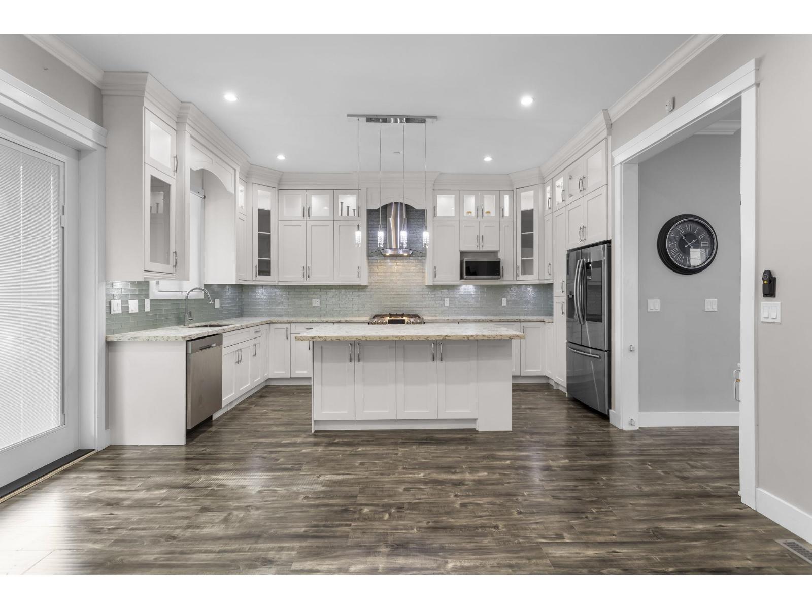 33908 Tooley Place, Mission, British Columbia  V2V 0G5 - Photo 11 - R3130672