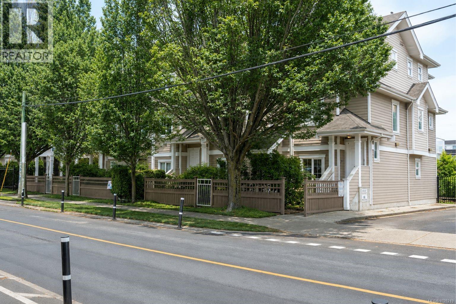 13 1043 Caledonia Ave, Victoria, British Columbia  V8T 1E7 - Photo 1 - 1028219