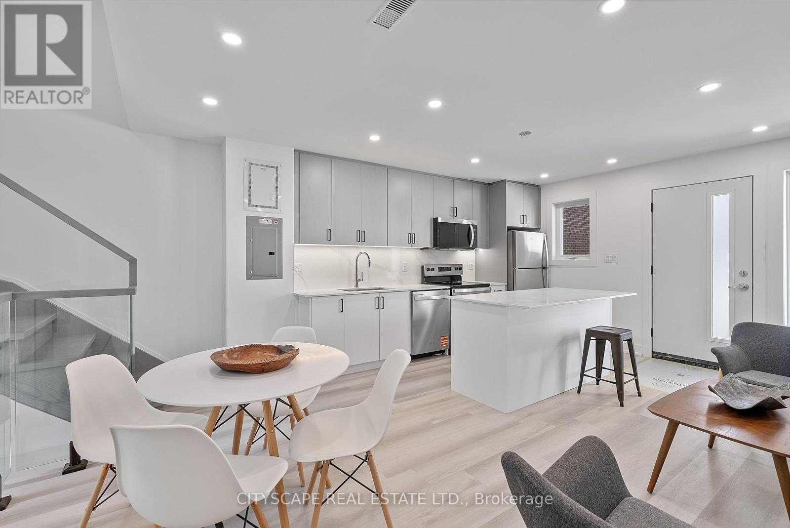 5 Gdn Ste - 591 Oakwood Avenue, Toronto, Ontario  M6E 2X8 - Photo 11 - C13218090