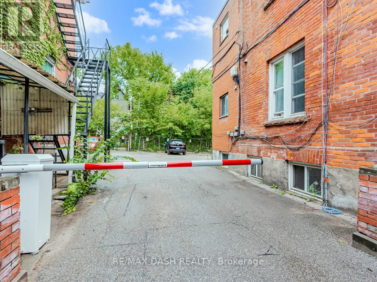 B2 - 663 Huron Street, Toronto, Ontario  M5R 2R8 - Photo 3 - C13229874