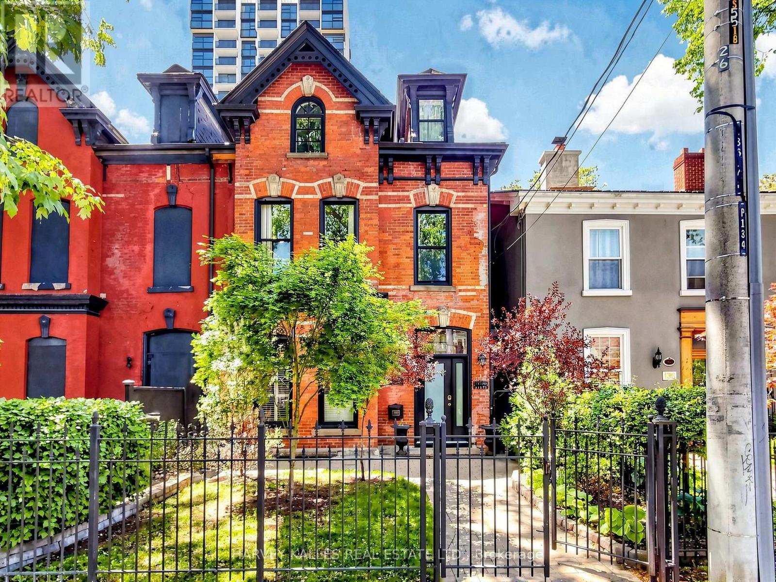 2 - 134 Seaton Street, Toronto, Ontario  M5A 2T3 - Photo 3 - C13230030
