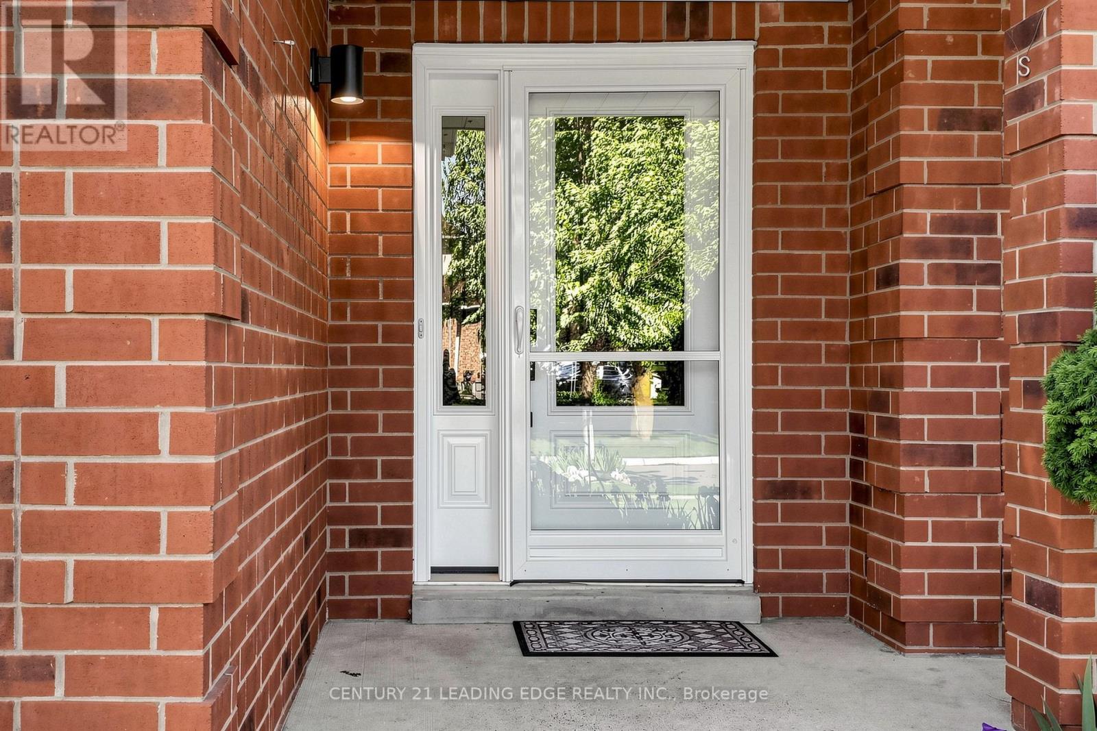 689 Sundance Circle, Oshawa, Ontario  L1J 8N9 - Photo 4 - E13229818