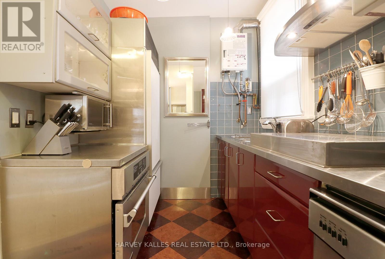 4 - 27 Hiawatha Road, Toronto, Ontario  M4L 2X7 - Photo 8 - E13229992