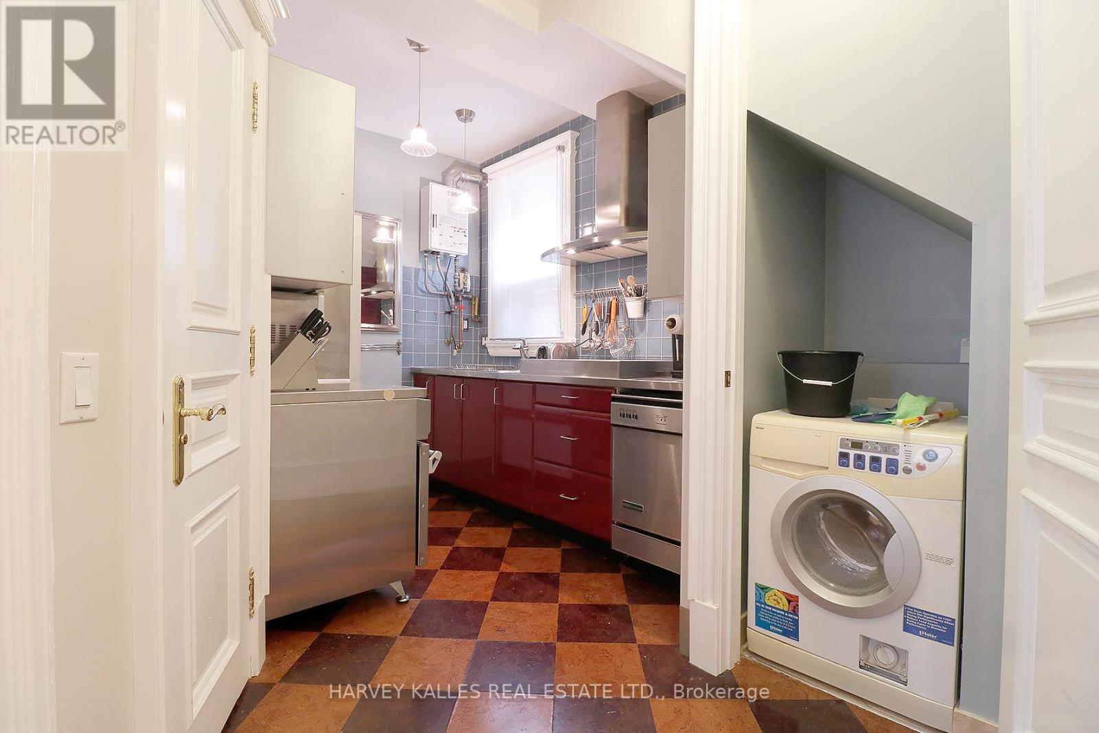 4 - 27 Hiawatha Road, Toronto, Ontario  M4L 2X7 - Photo 9 - E13229992