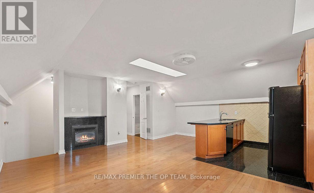 Loft - 58 Calera Crescent, Vaughan, Ontario  L4H 1V9 - Photo 4 - N13230004